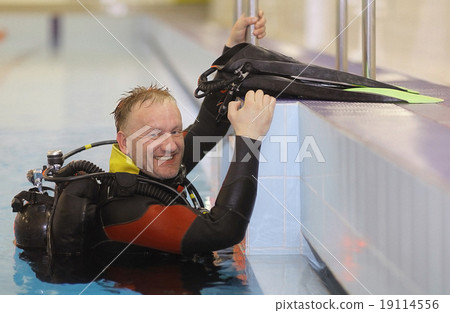man teaches diving in the pool, swim coach man teaches diving in the pool, swim coach 19114556