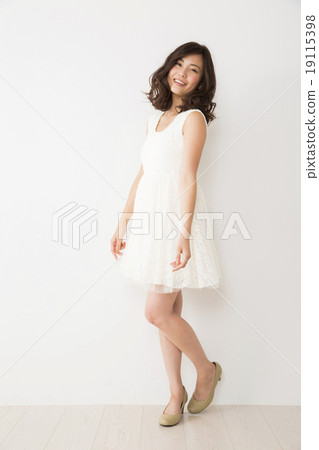 Portrait young lady 19115398