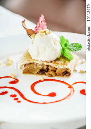 apple strudel apple strudel 19118479