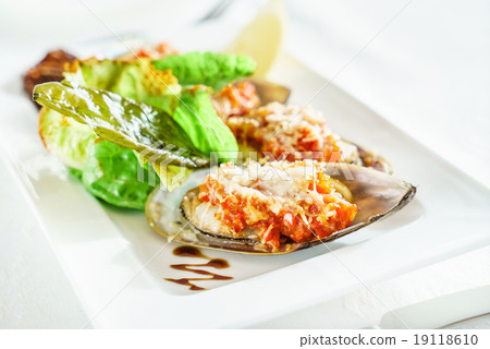 mussels baked with parmesan and herbs 19118610