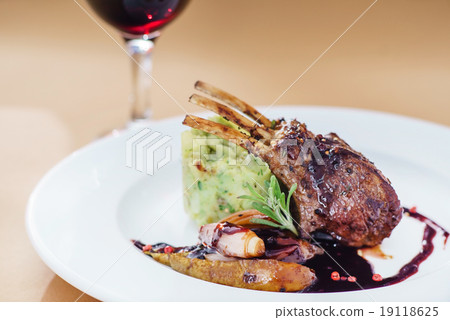 venison carree venison carree 19118625