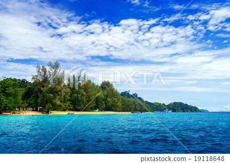 Kradan Island, an island in the Andaman Sea, Thailand 19118648