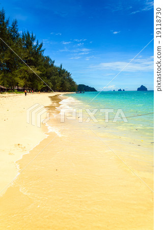 Kradan Island, an island in the Andaman Sea, Thailand Kradan Island, an island in the Andaman Sea, Thailand 19118730