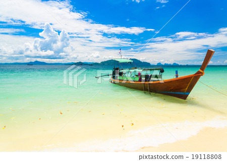 Kradan Island, an island in the Andaman Sea, Thailand Kradan Island, an island in the Andaman Sea, Thailand 19118808