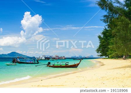 Kradan Island, an island in the Andaman Sea, Thailand 19118906