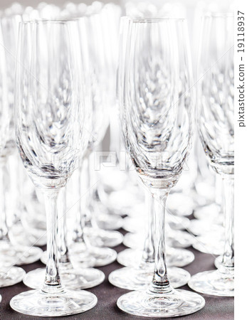 empty glasses 19118937