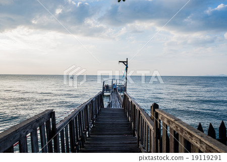 Bridge and pavillion on the sea Bridge and pavillion on the sea 19119291