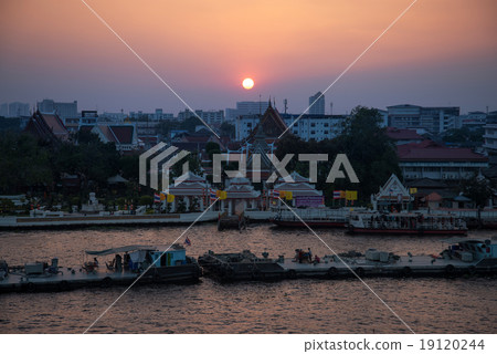 View of the Chao Phraya River in Bangkok, Thailand 19120244