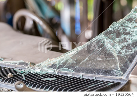 car shattered glass from accident 19120564