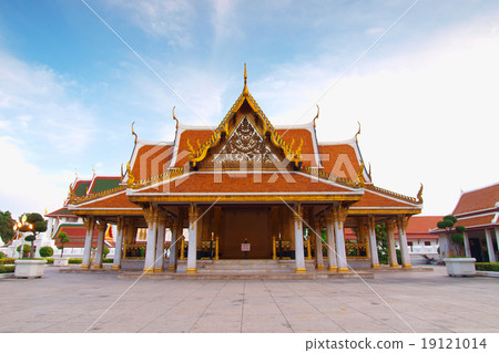 Thai architecture: Wat Ratchanadda, Loha Prasat 19121014