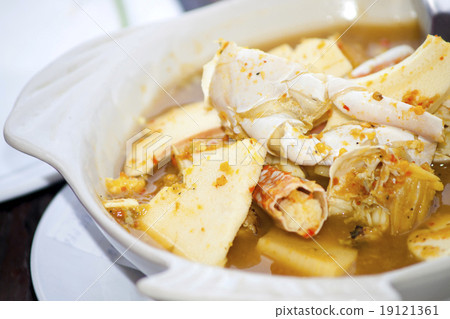 hot and sour curry with tamarind sauce, Crab and vegetables : De hot and sour curry with tamarind sauce, Crab and vegetables : De 19121361