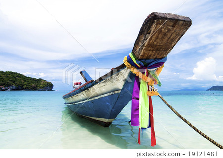 long tail boat sit on the beach, Samui island, Thailand 19121481