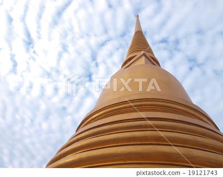 Golden Buddha Pagoda on blue sky Golden Buddha Pagoda on blue sky 19121743