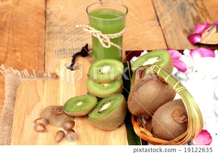 Kiwi fruit juicy green and kiwi juice delicious. Kiwi fruit juicy green and kiwi juice delicious. 19122635