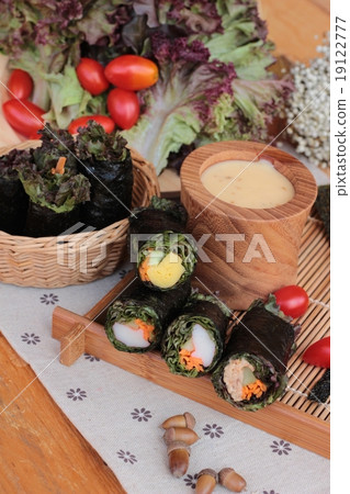 Vegetable salad wrapped with seaweed into spring rolls. 19122777