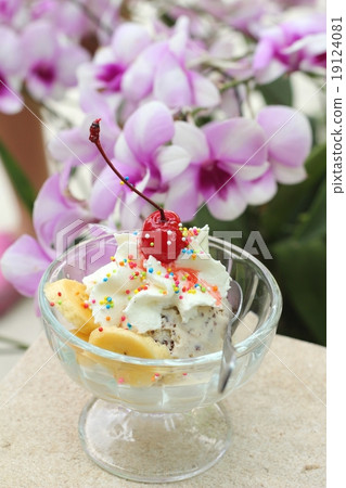 Ice cream mix chocolate strawberry and banana ,cherry fruit 19124081
