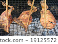 roasting chicken 19125572