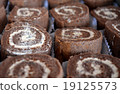 roll chocolate cake 19125573