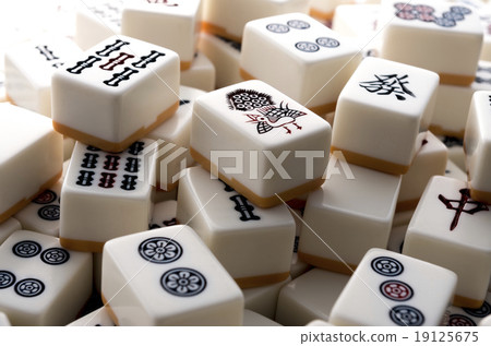 Mah-jong tiles 19125675