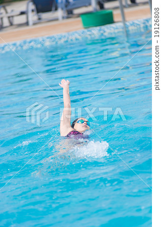 Woman in goggles swimming back crawl style Woman in goggles swimming back crawl style 19126808