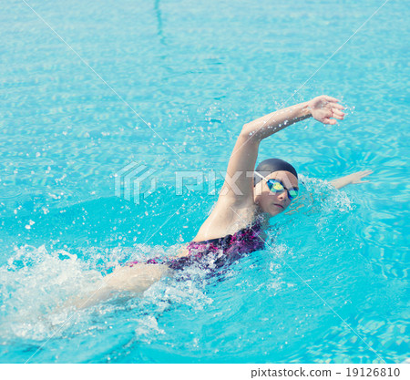 Woman in goggles swimming front crawl style Woman in goggles swimming front crawl style 19126810