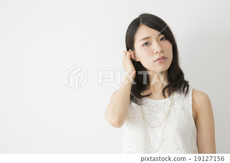 Portrait young lady 19127156