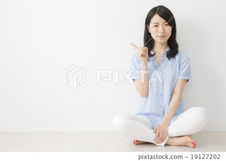 Portrait young lady Portrait young lady 19127202
