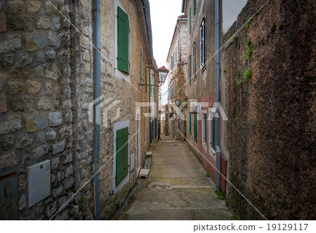 Old streets of Herceg Novi old town 19129117