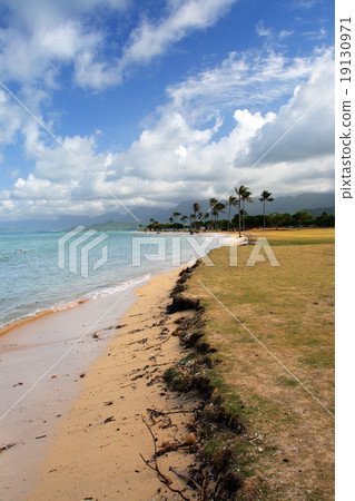 Chinaman's Hat, O'ahu, Hawaii.. 19130971