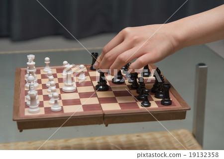 下棋的女人 19132358