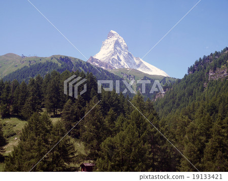 mountain 19133421