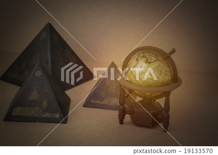 retro globe model and pyramids 19133570