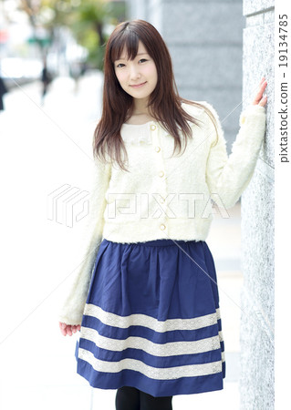 Young lady fashion 19134785