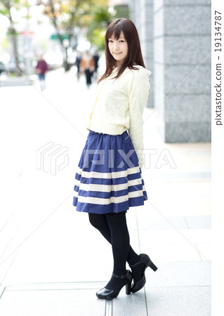Young lady fashion 19134787
