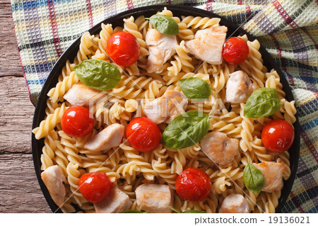 fusilli pasta with chicken, tomatoes and basil 19136021