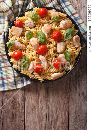 fusilli pasta with chicken, tomatoes and basil 19136022