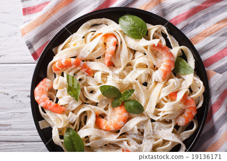fettuccini pasta in cream sauce with shrimp fettuccini pasta in cream sauce with shrimp 19136171