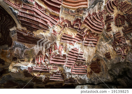 Religious carving in KawGoon cave. Hpa-An, Myanmar Religious carving in KawGoon cave. Hpa-An, Myanmar 19139825