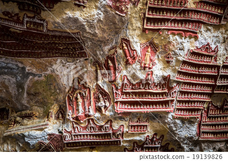 Religious carving in KawGoon cave. Hpa-An, Myanmar 19139826