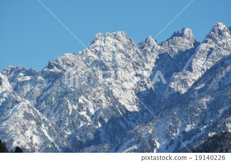 在初冬下落的美麗的山 在初冬下落的美麗的山 19140226