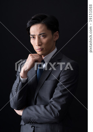 一個年輕的商人 一個年輕的商人 19151088