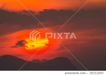 Big rising sun. Big rising sun. 19152845