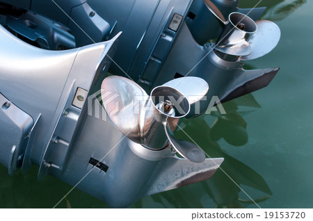 Baot propeller installed on the engine 19153720