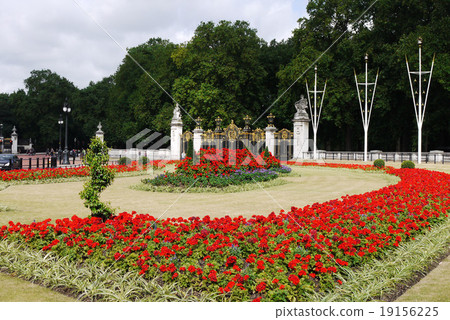 Buckingham Palace 4 19156225