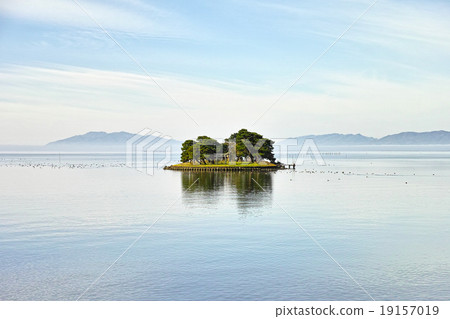 薄霧清理的島島新島 薄霧清理的島島新島 19157019