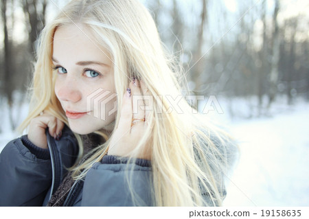 Pretty Teen Blondes