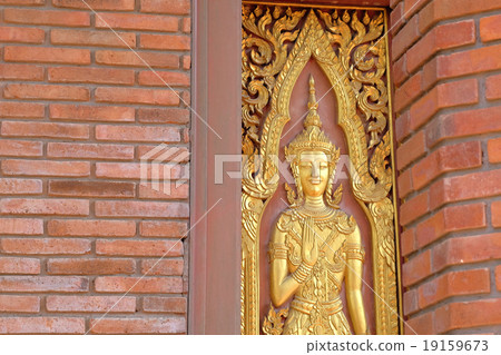 Statue on the door 19159673