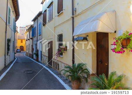 Traditional narrow street in  Rimini, Italy 19159713