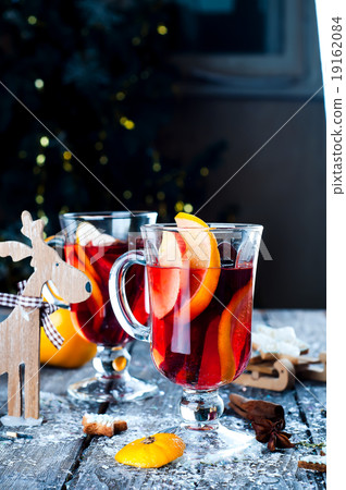 spices and mulled wine 19162084