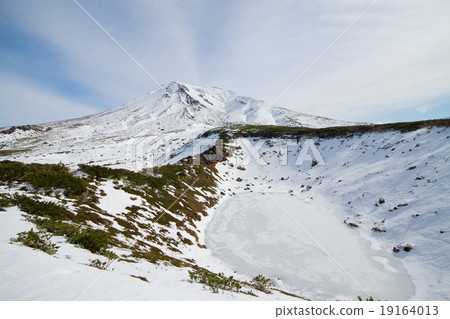 Mountain Asahidake in winter Mountain Asahidake in winter 19164013